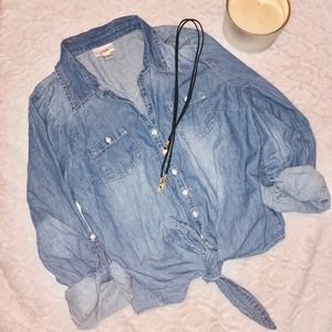 Stylish long sleeve jean shirt tied in front.